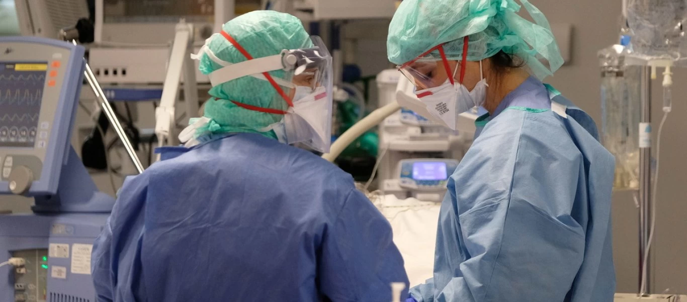 Άνδρες άνω των 65 χρόνων τα περισσότερα θύματα του κορωνοϊού στη χώρα μας - Τι δείχνουν τα επιδημιολογικά δεδομένα